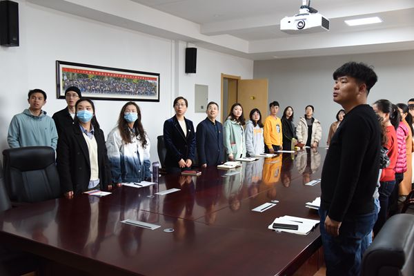 0c9977983e3a478a8ea5770953f1ec87.jpg 开幕会奏唱国歌环节.jpg
