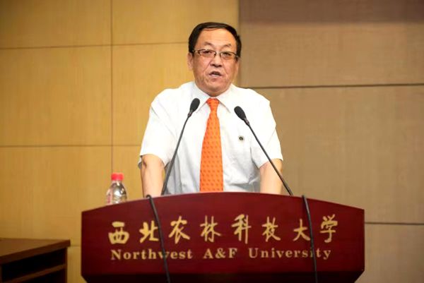 院长呼天明讲话.jpg