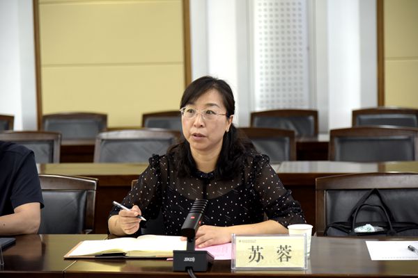 米乐官方网页版党委书记苏蓉主持座谈会.jpg